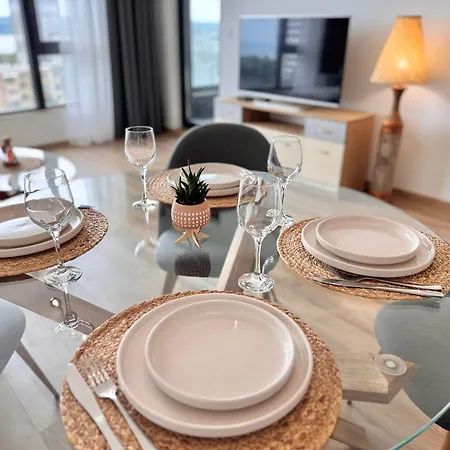 New In Breeze With Panoramic Sea View And Parking 公寓