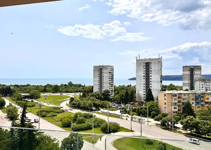 New In Breeze With Panoramic Sea View And Parking *